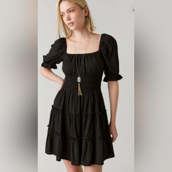 Francesca's Collections Dresses & Skirts - Francesca's NWT Hallie Tiered Mini Dress - Black‎